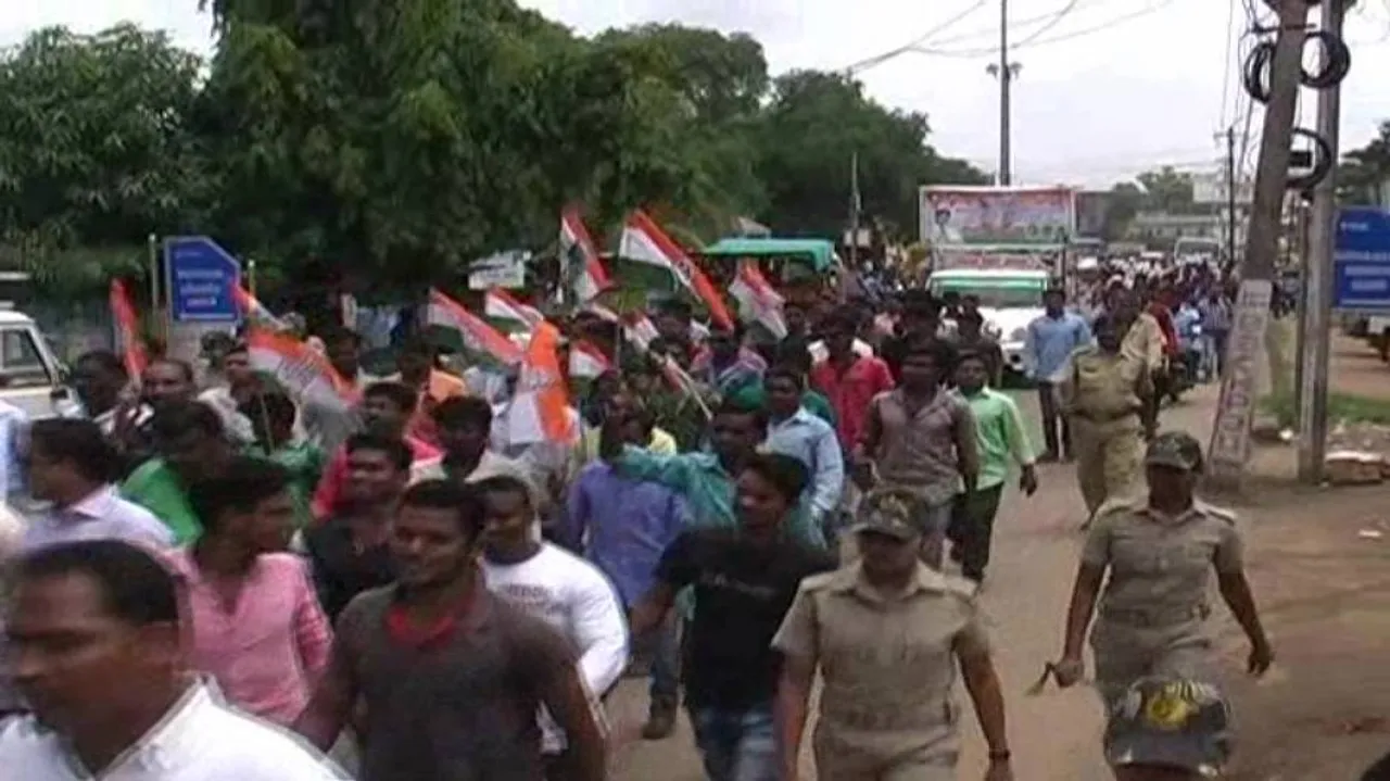 Cong supporters gherao CDMO office, demand ex gratia for Majhi