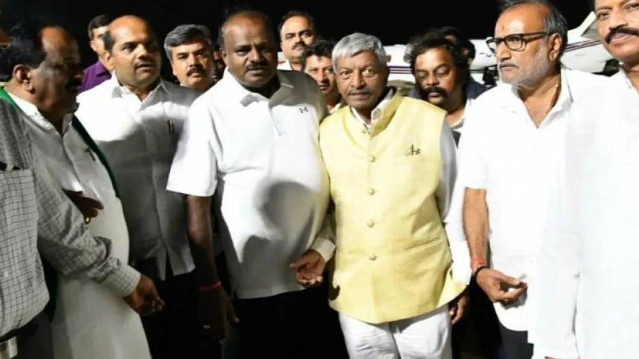 Karnataka Congress ministers 'resign' to save government