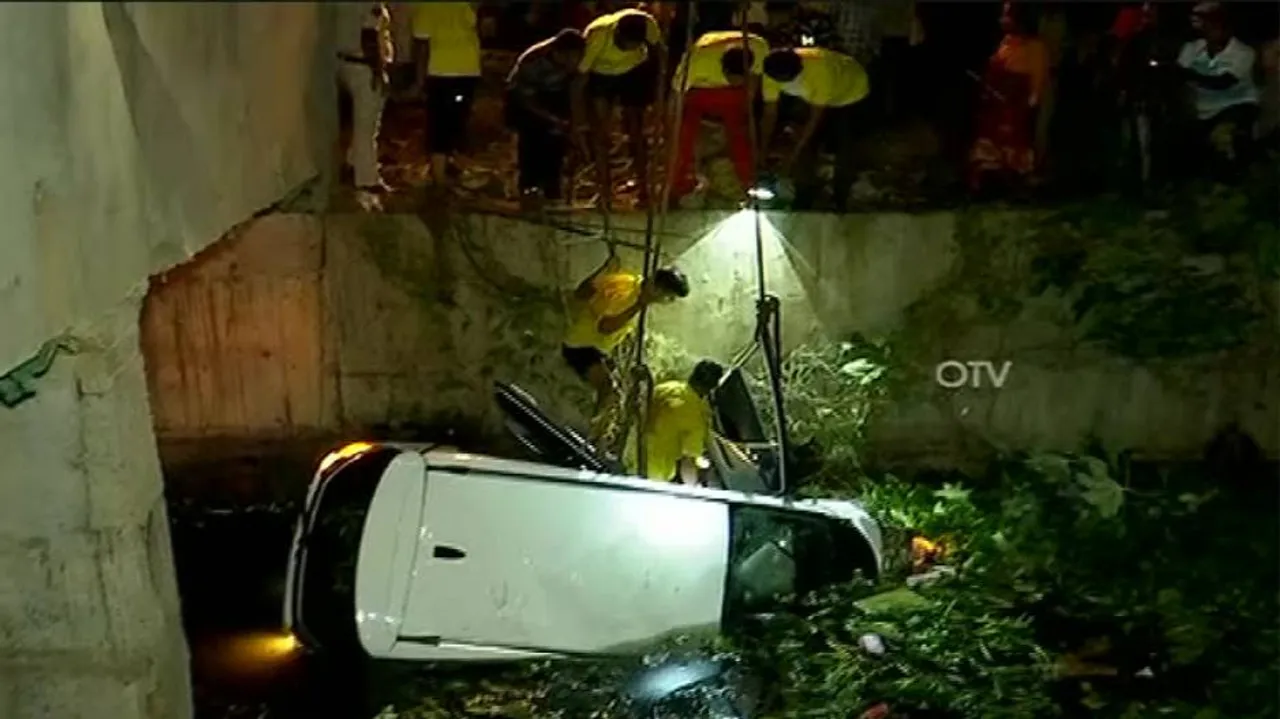 Odisha: Car falls into drain in Cuttack; 1 person rescued