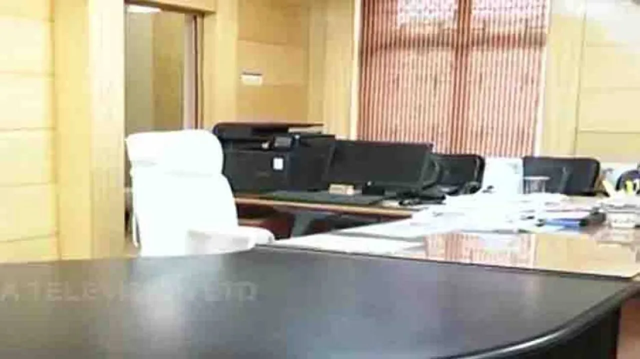 Reality Check! Do Odisha Govt Officials Reach Office On Time?