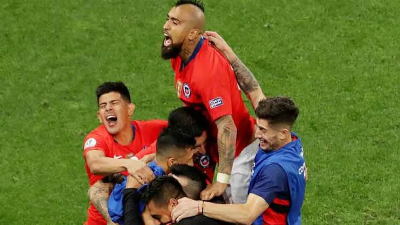 Sanchez sends Chile into Copa America last four