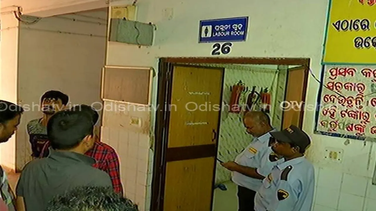 Expectant mother delivers on hospital verandah in Cuttack