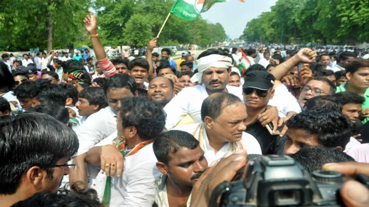 Youth Congress members hold ‘Yuva Adhikar Samabesh’