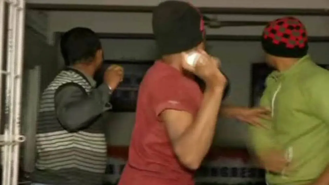 Eggs, tomatoes hurled at Congress Bhavan