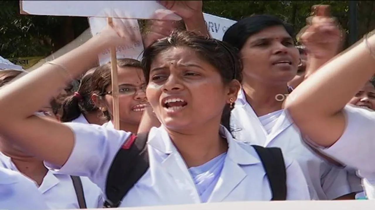 Agitating contractual nurses stay put