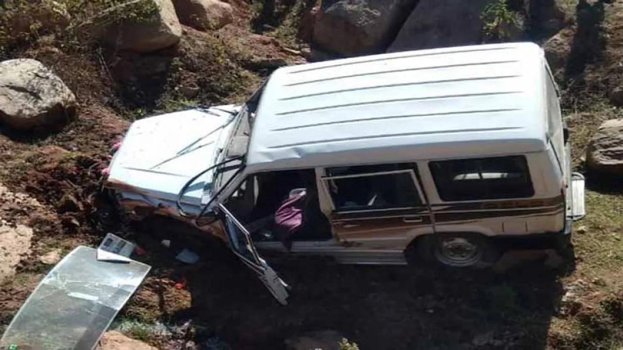 Odisha Police Vehicle In Hot Pursuit Of Ganja-laden Car Meets With Accident