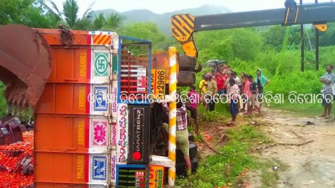 2 killed, 3 hurt as truck hits gas tanker in Khurdha
