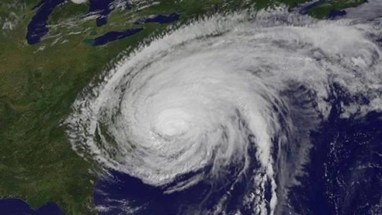 Cyclone Mora makes landfall in Bangladesh