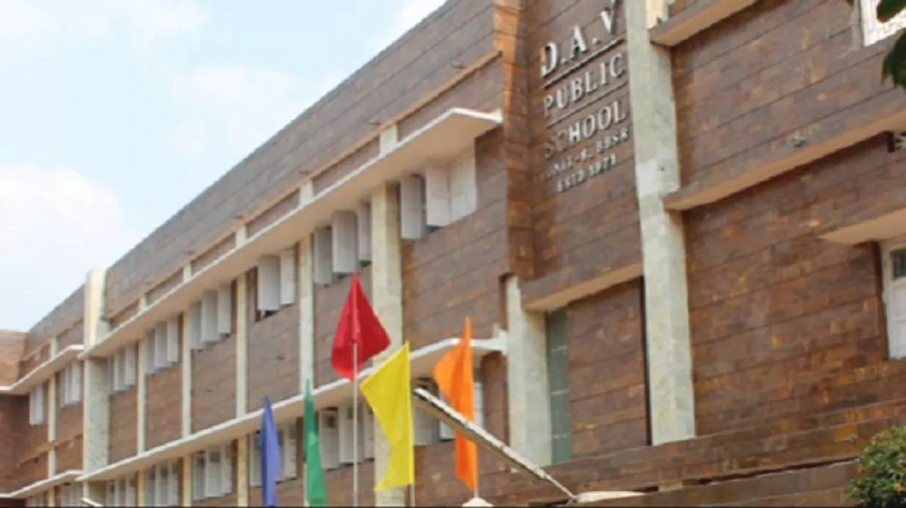 Altercation breaks out between parents & teachers at Unit-VIII DAV Public School