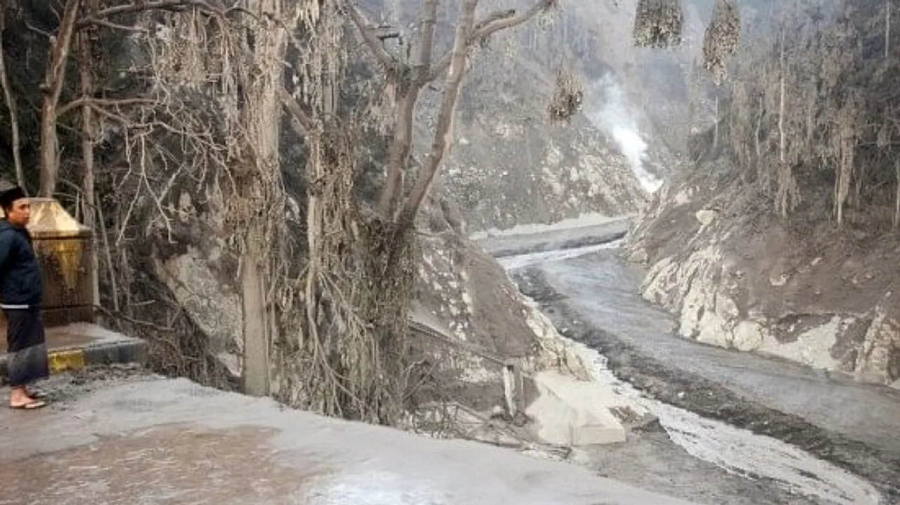 Death Toll From Indonesia Volcano Eruption Reaches 22