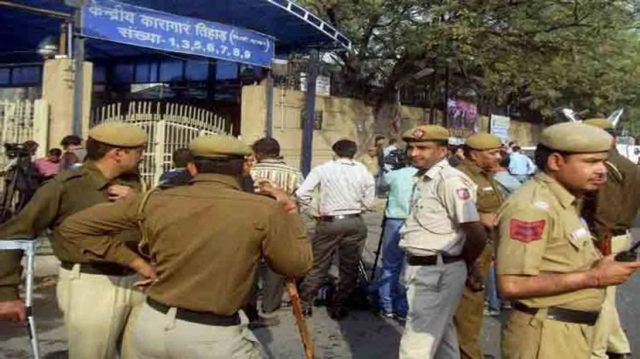 Delhi Police head constable gunned down