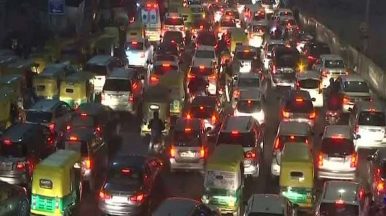 Several Parts Of Delhi Witness Massive Traffic Jams As Thousands Flock Outdoor For New Year