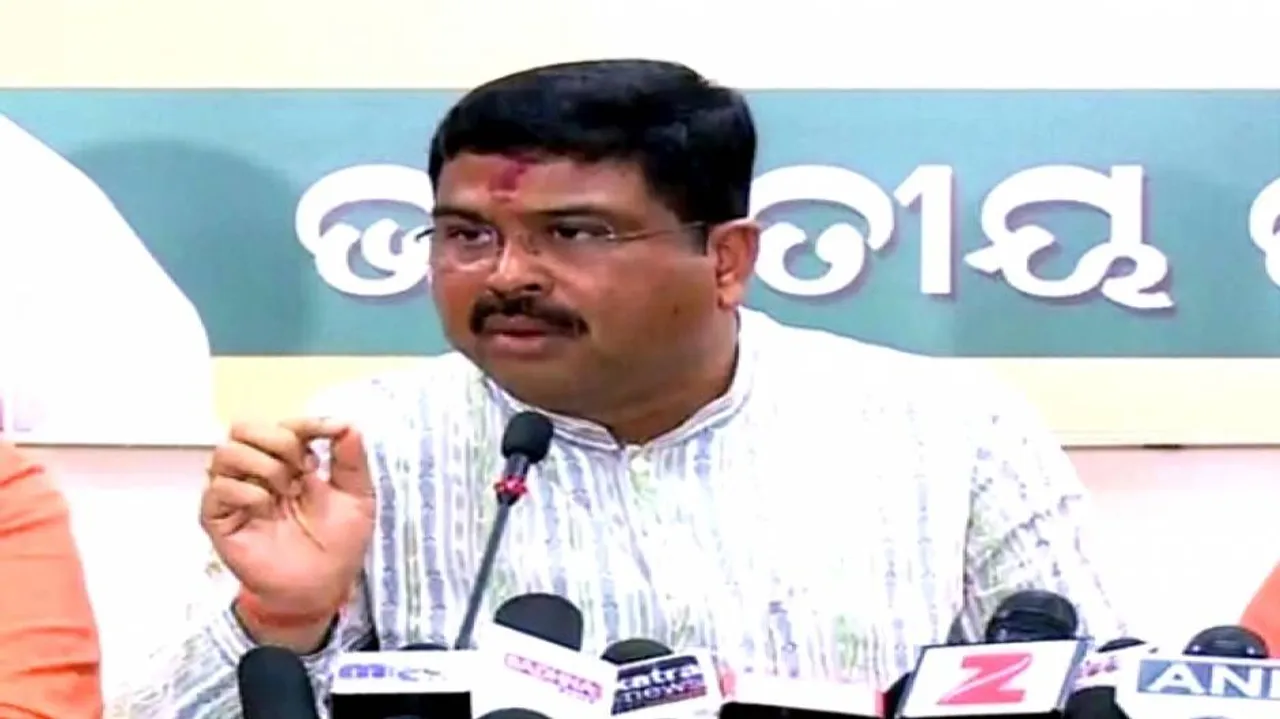 States should slash VAT on petrol, diesel by 5%: Dharmendra Pradhan