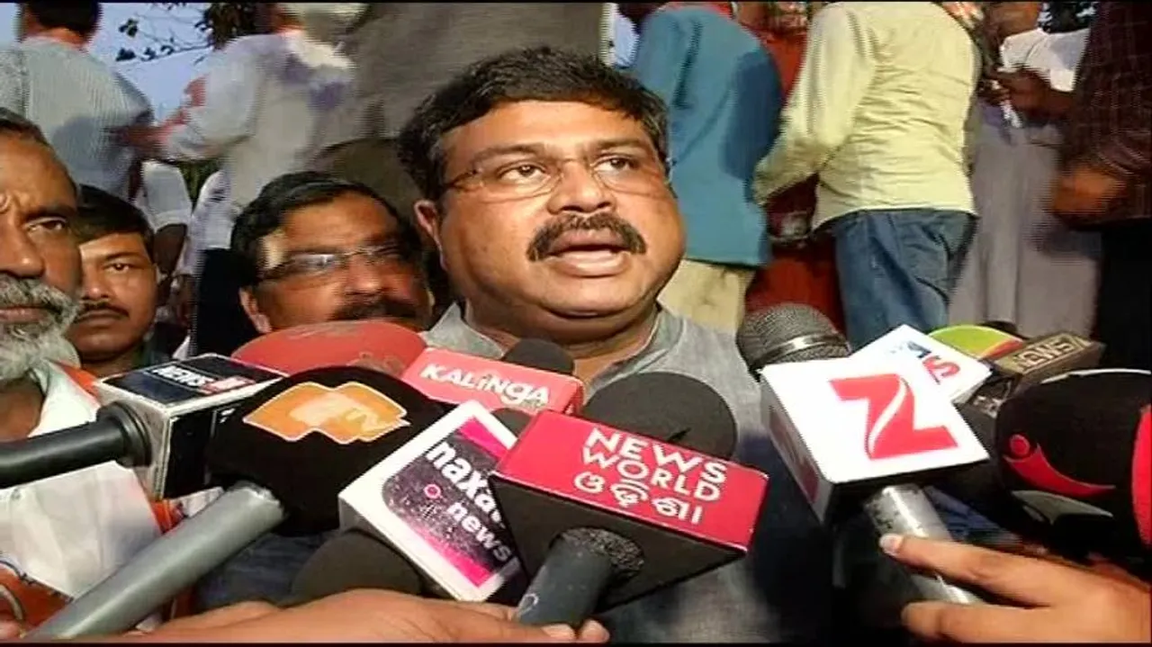 Utkal Express derailment: Union & UP Govt doing best to help victims, says Pradhan