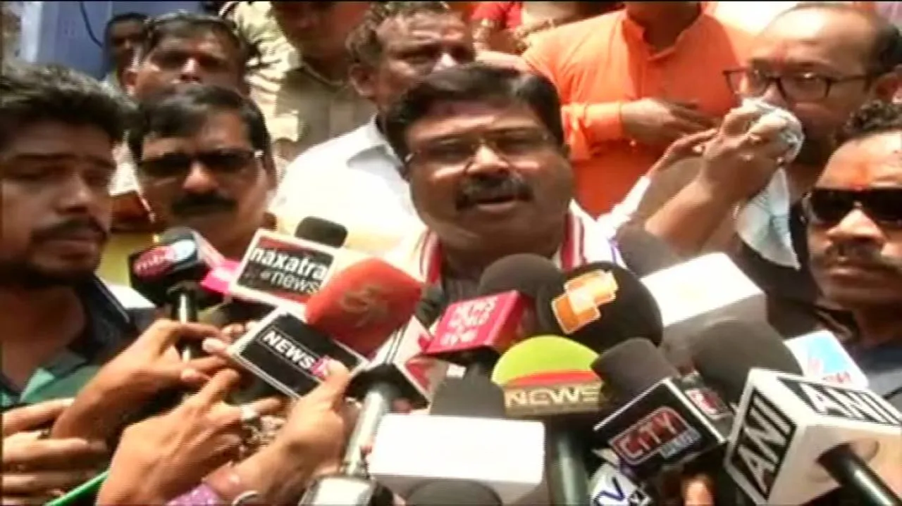 Dharmendra’s visit to Thakurani Yatra sparks off political slugfest