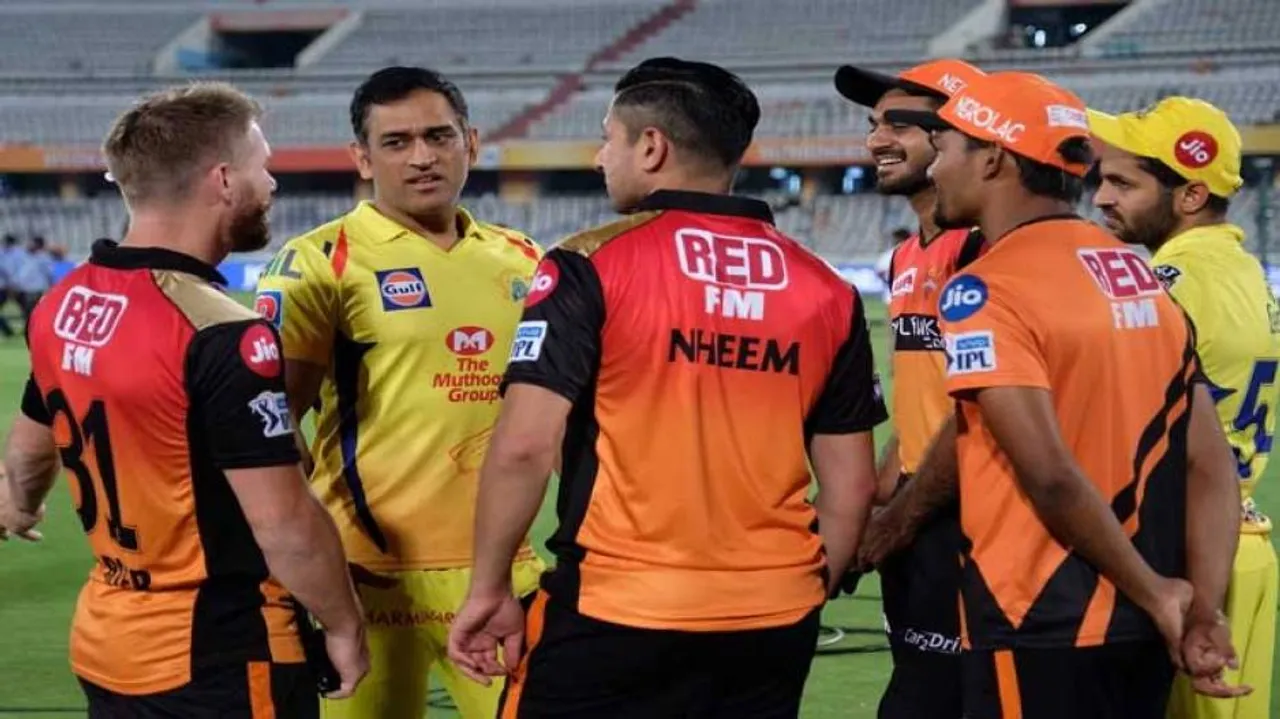 Dhoni chills with Sunrisers Hyderabad post match