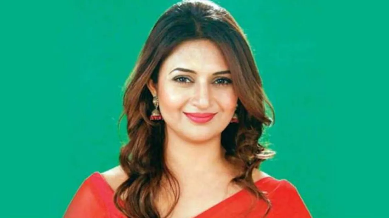Divyanka Tripathi Wages Social Media War With Troll