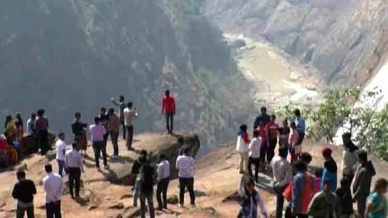 Lack of safety measures at Duduma waterfall raises concern