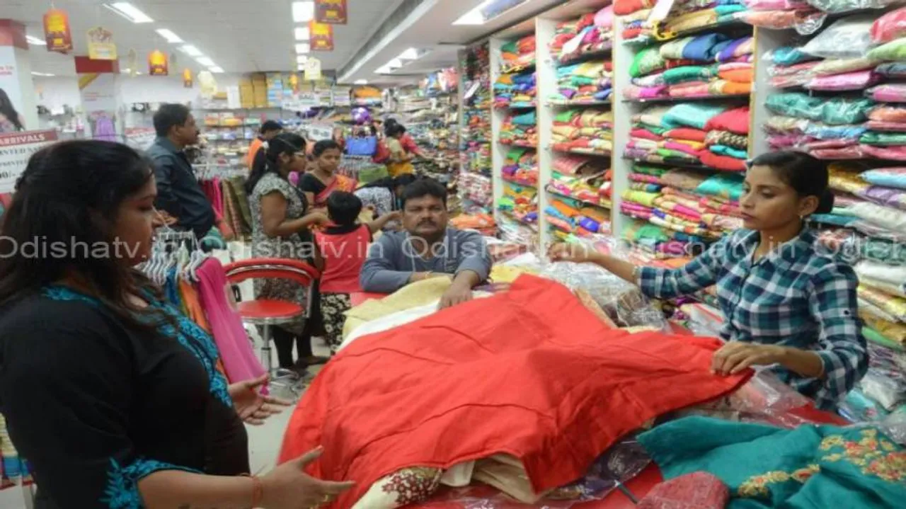 Revelers on shopping spree as Dussehra festivities begin