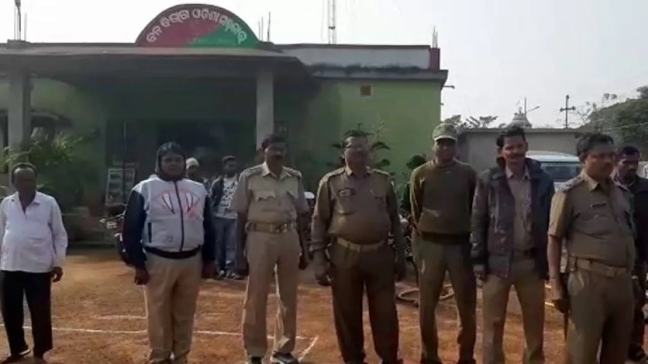 Tranquiliser Team Of Nandankanan Zoo To Capture Elephant In Jajpur