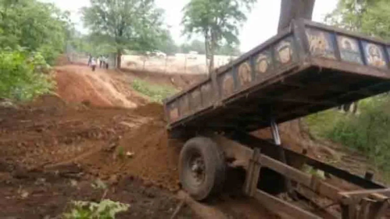 Tired of govt apathy, Odisha villagers complete pending road on Ranchi-Vijayawada corridor