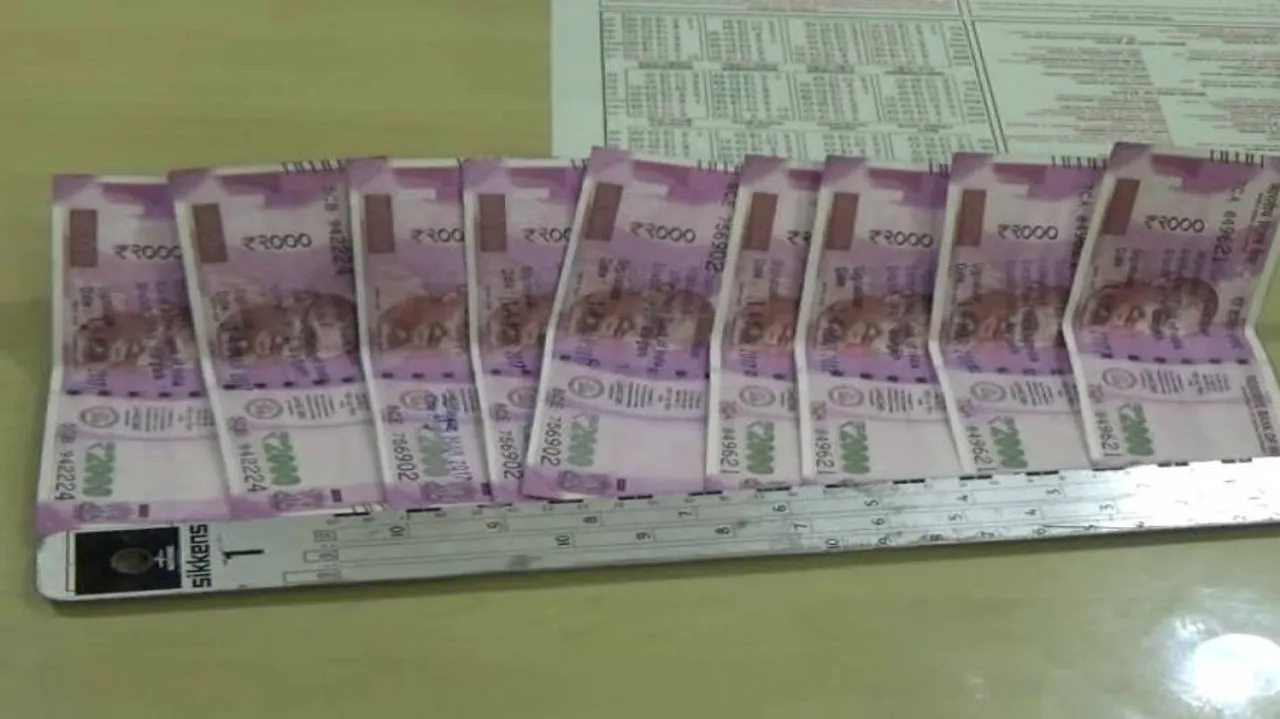 3 held while trying to deposit fake notes in bank