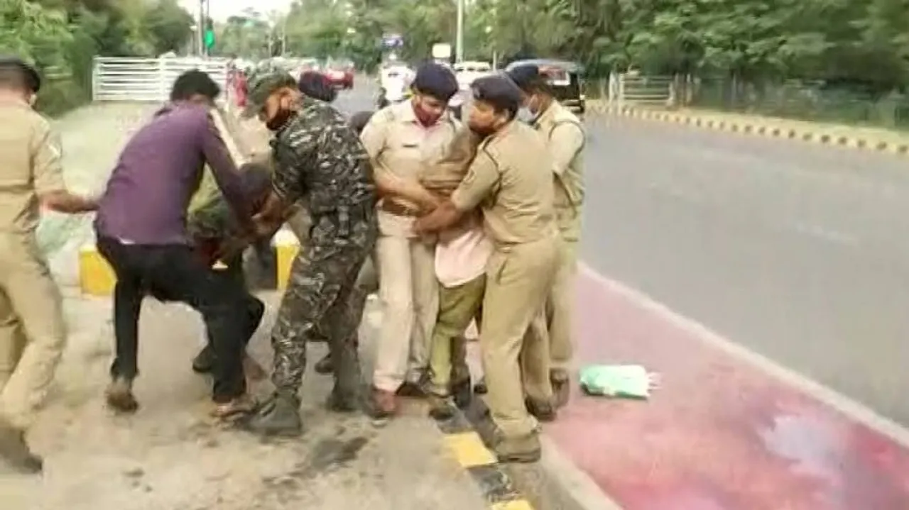BREAKING: 3 Farmers Attempt Suicide In Front Of Odisha Assembly