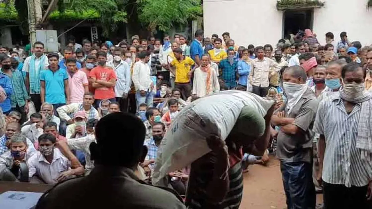 Fertiliser Shortage Forces Farmers To Flout Covid-19 Norms!
