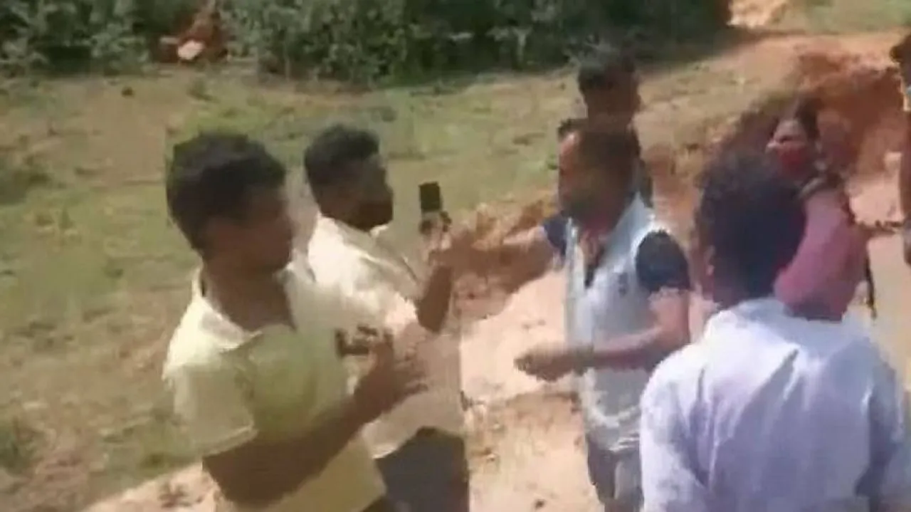 Kerala-Bound Bus Staff Beaten By Sarpanch In Kandhamal; Video Goes Viral