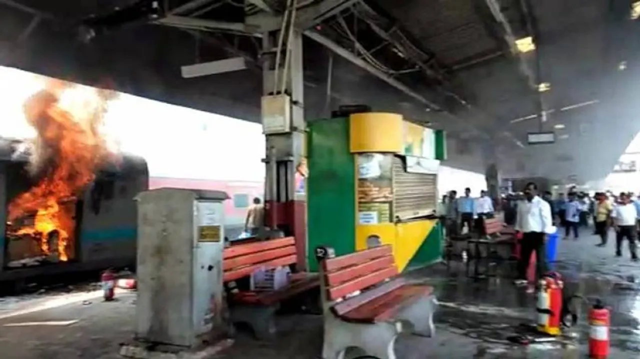 Fire breaks out at New Delhi railway station