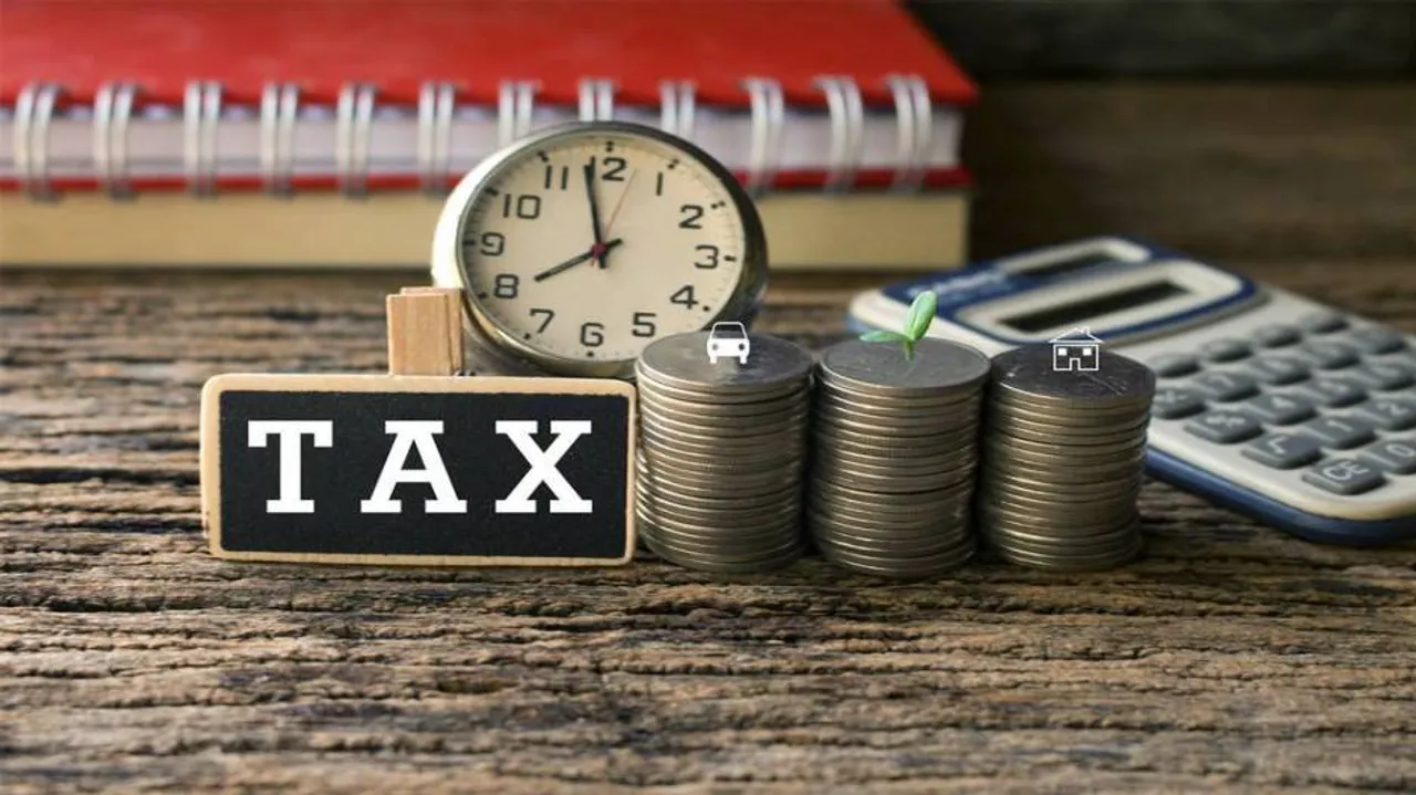80,000 returns uploaded per hour on GSTN site on last day: Chairman