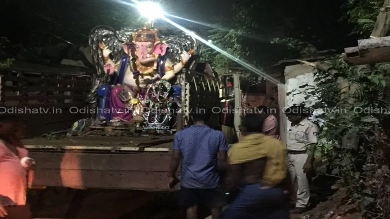 Lord Ganesh spends night in police station!