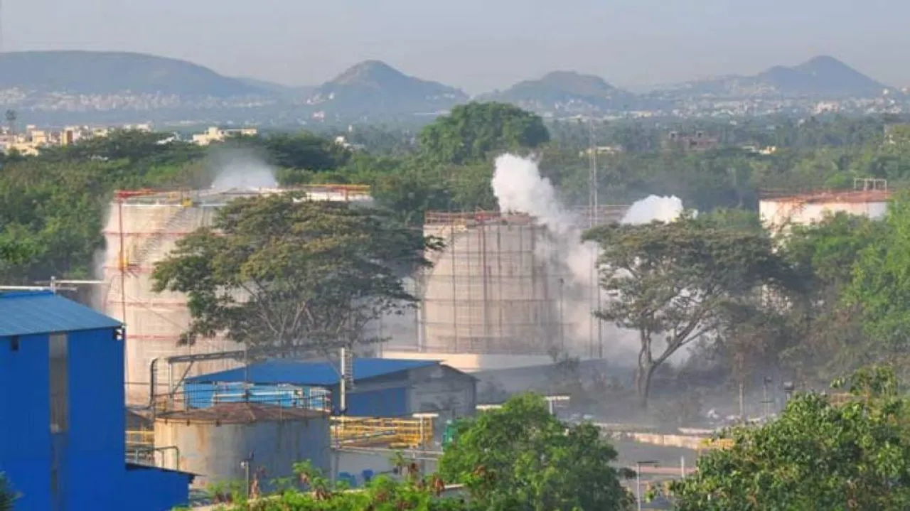 Major Gas leak in Vizag chemical unit: 11 dead, over 1000 fall ill