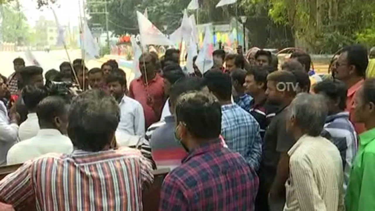 Protest Erupts Over Proposed Blue Flag Beach In Gopalpur, Fishermen Block Road
