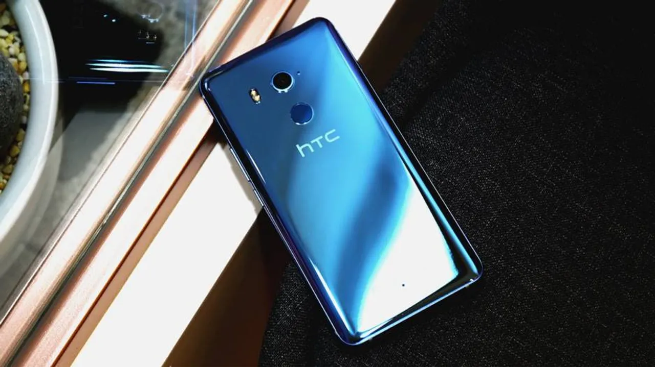 HTC lays off US staff, merges smartphone, VR units