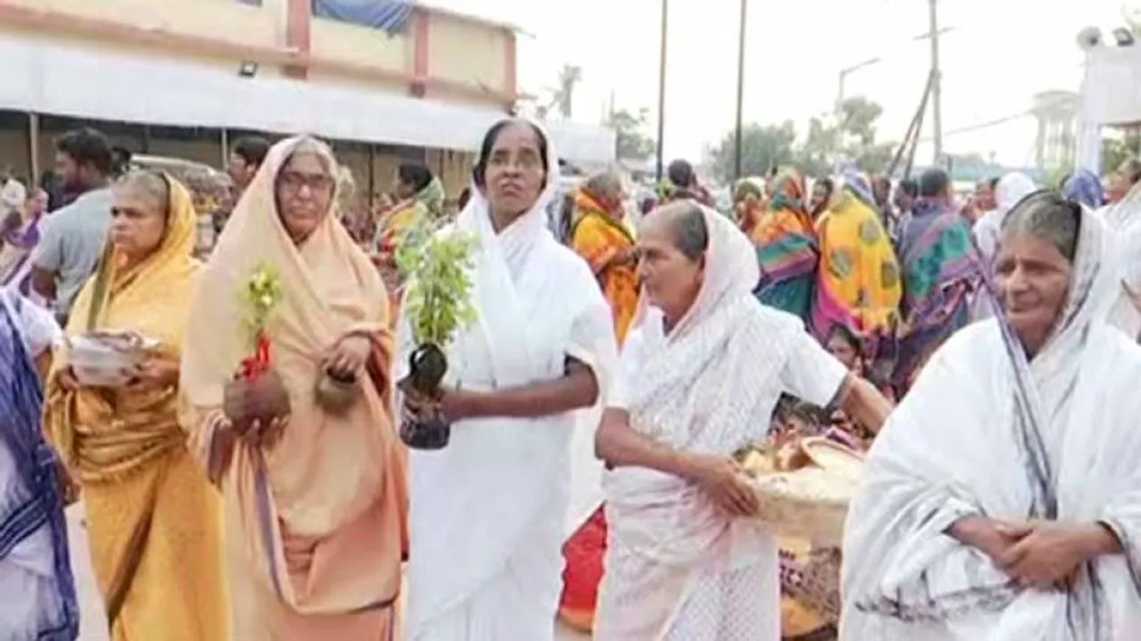 Habishyalis Flock Srikshetra As Holy Kartik Month Commences