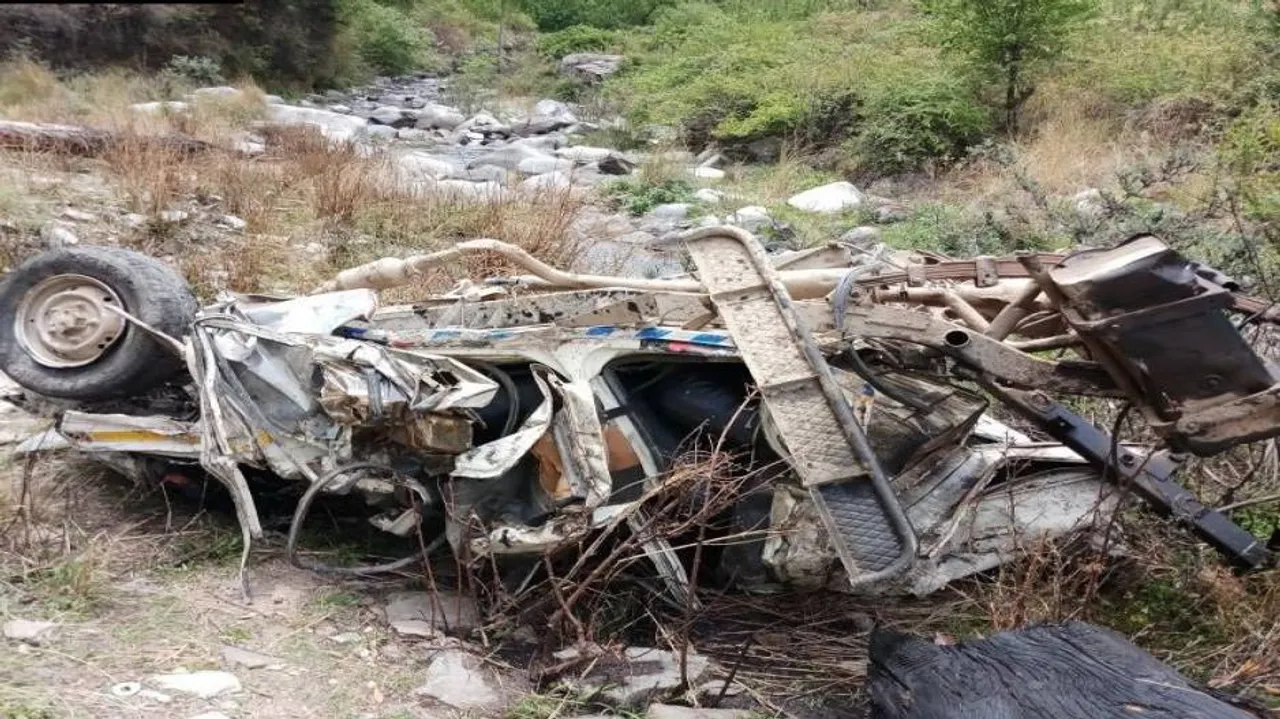 6 killed as vehicle falls into gorge in Himachal
