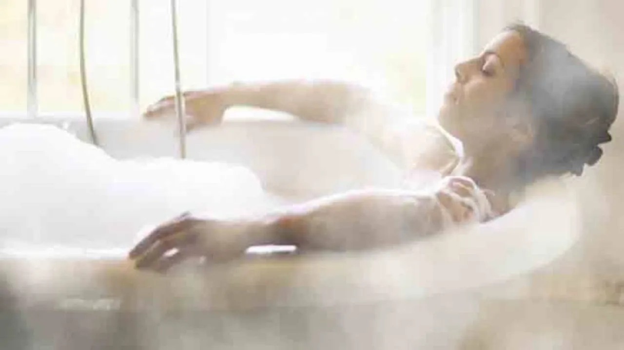 Take hot bath 90 minutes before bedtime for super sleep