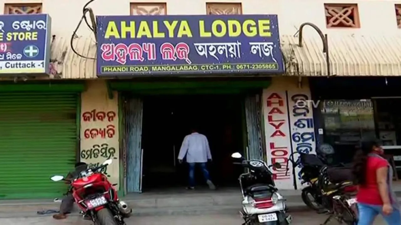 OTV Impact: 6 Cops On Gangster Hyder's Guard Duty Pack Up From Cuttack Hotel