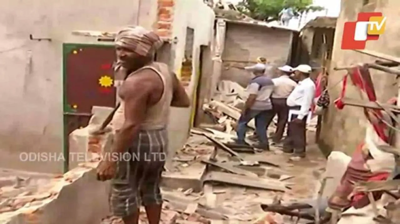 Illegal houses on govt land razed at Haldipadia slum in Bhubaneswar
