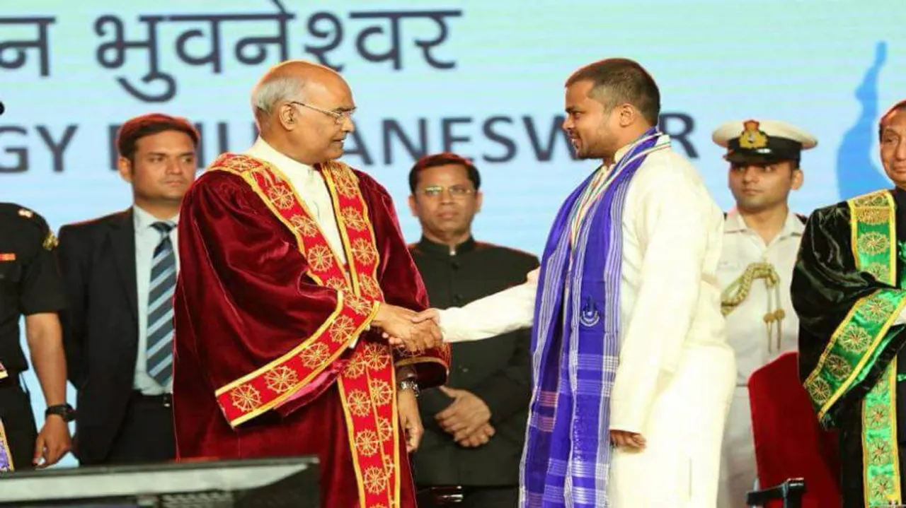 Odia boy who topped IIT receives gold medal from President
