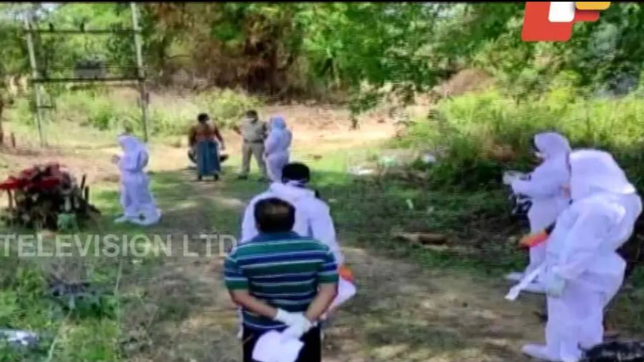 Pandemic Stigma: Volunteers Cremate Bodies Of Woman-Daughter After No One Turns Up