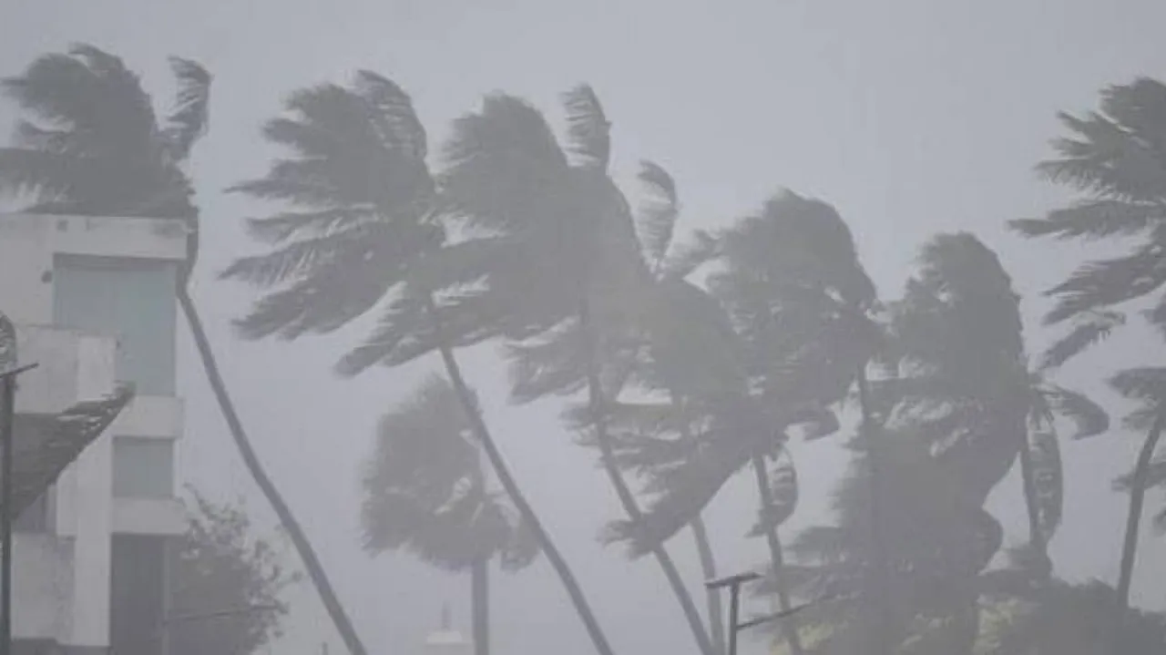 Extremely Severe Cyclone Tauktae At 210 Kmph To Touch Gujarat By Evening