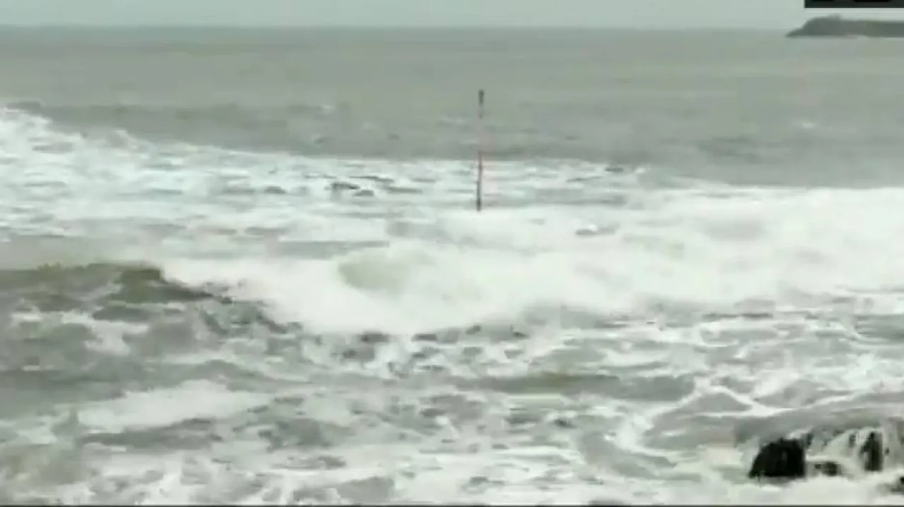 Cyclone Tauktae Makes Landfall In Gujarat, To Continue For Next 2 Hrs
