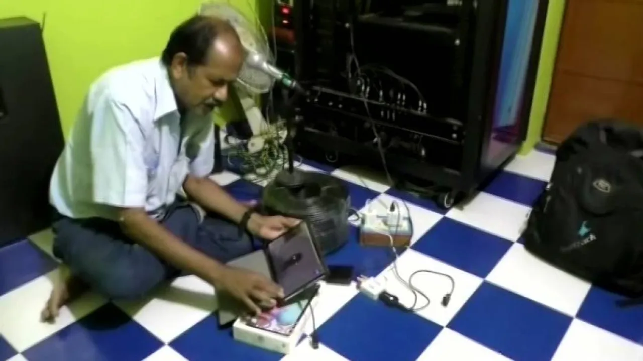 Odisha Teacher Adopts Innovative Way To Teach Students Facing Internet, Mobile Issues