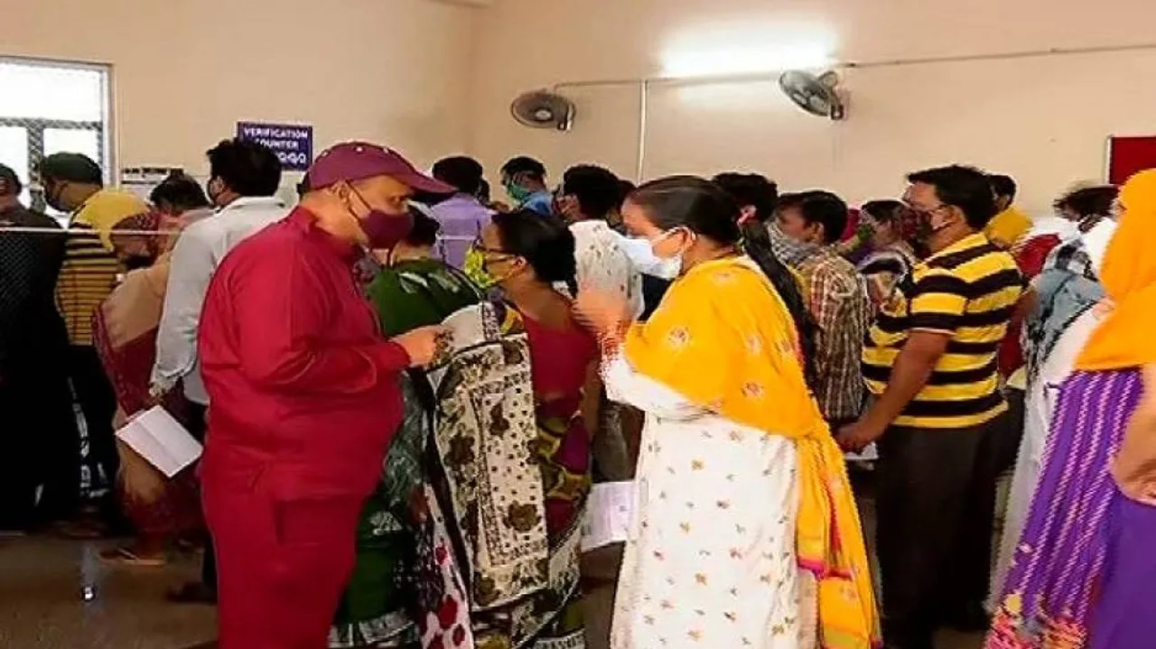Covid Norms Thrown To Wind; Heavy Rush At Vaccination Centres In Balasore, Cutttack