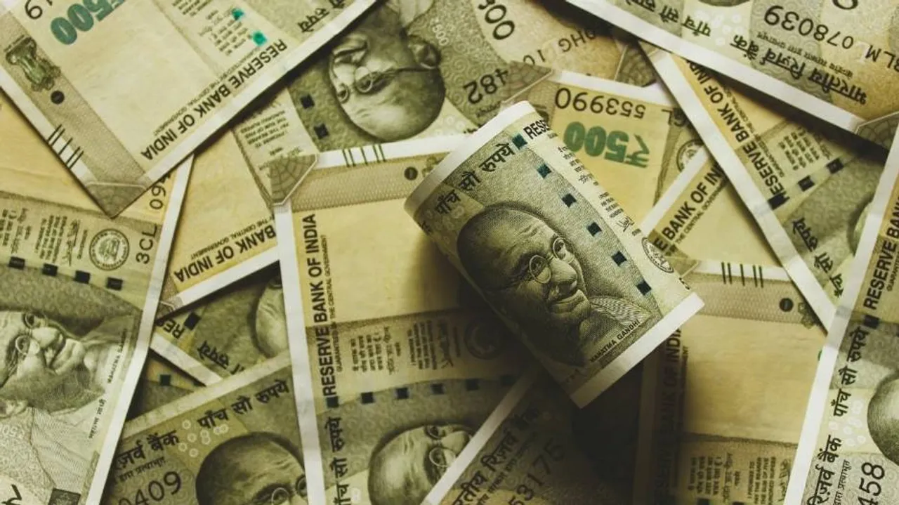 Rupee Weakens Further Amid Strong Dollar, Rising Oil Prices