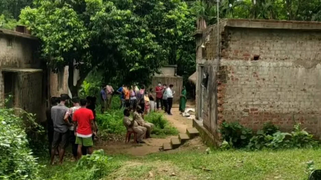 Shocking! Man Kills Self After Attacking 2 Of Family; Daughter Dead, Wife Critical