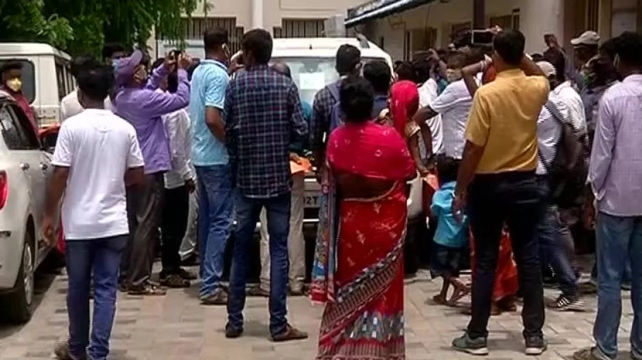 Scribes In Odisha ‘detain’ 5 MLAs During Protest Against Excess By Lady Cop