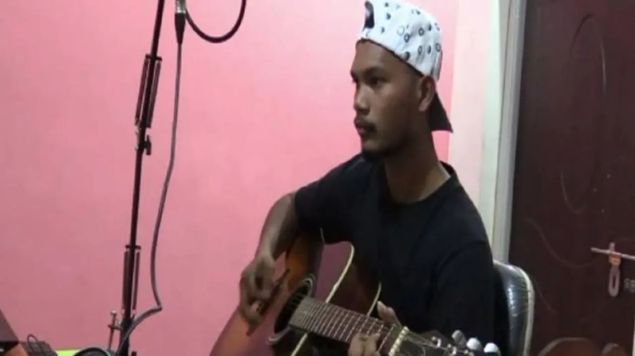 ‘Desi’ Rap Songs Of This Youth From Tribal Heartland Of Koraput Is Setting Internet On Fire